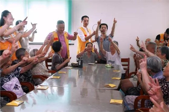 慈善公益,關(guān)愛敬老院,辦公家具