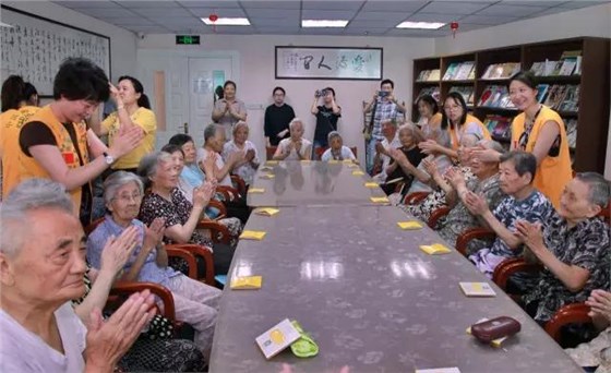 慈善公益,關(guān)愛敬老院,辦公家具