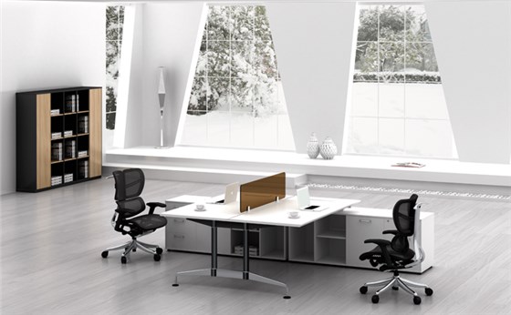 員工辦公桌