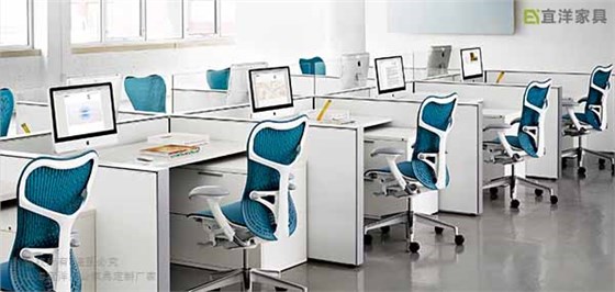 屏風(fēng)辦公桌,辦公桌上屏