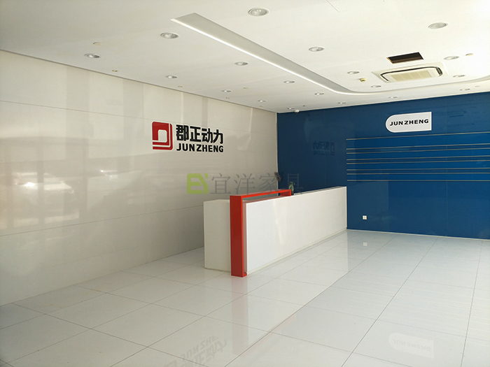 員工桌,洽談桌,實(shí)木大班臺(tái),牛皮老板椅,屏風(fēng)隔斷,高端辦公家具