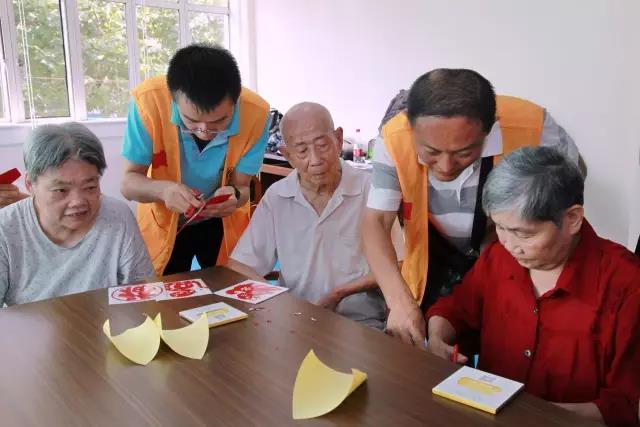 慈善公益,關(guān)愛敬老院,辦公家具