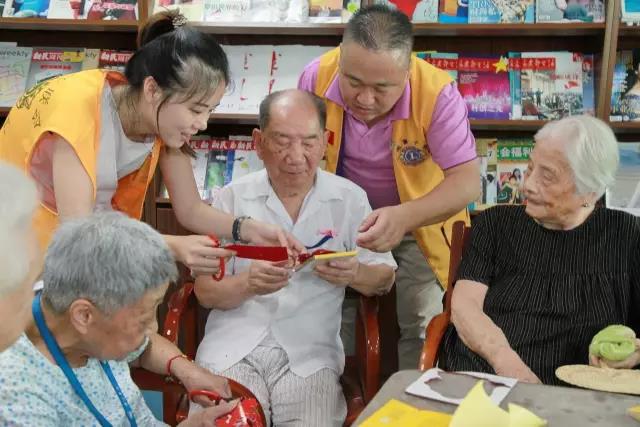 慈善公益,關(guān)愛敬老院,辦公家具