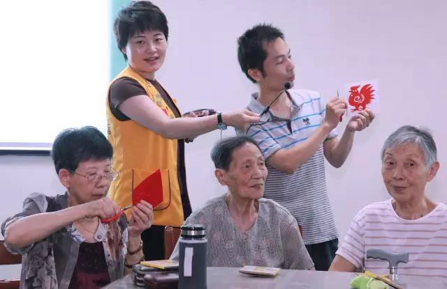 慈善公益,關(guān)愛敬老院,辦公家具