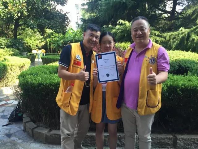 慈善公益,關(guān)愛敬老院,辦公家具