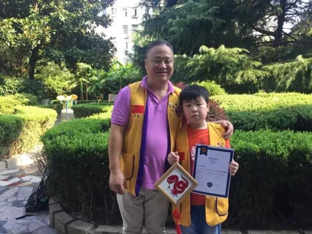 慈善公益,關(guān)愛敬老院,辦公家具