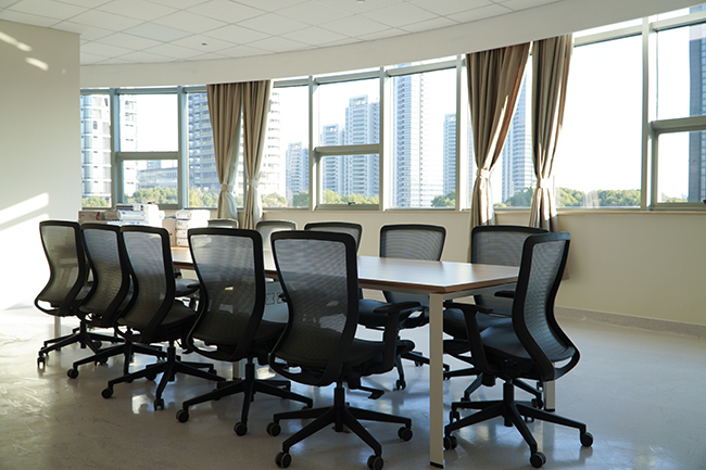 會議室：會議桌椅